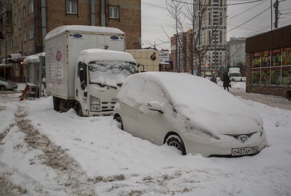 Фото Мерзко и пакостно: фото с улиц Новосибирска, где гололёд и снежное болото оказались сильнее коммунальщиков 6